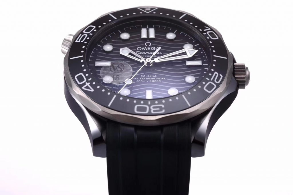 VS厂欧米茄新海马系列300米陶瓷黑面腕表详细评测  第5张