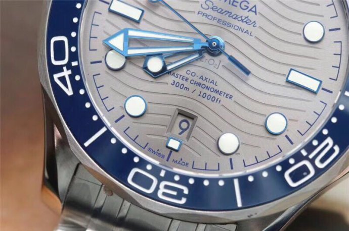 VS厂欧米茄海马300银灰盘腕表做工怎么样-陶瓷表盘表圈  第5张