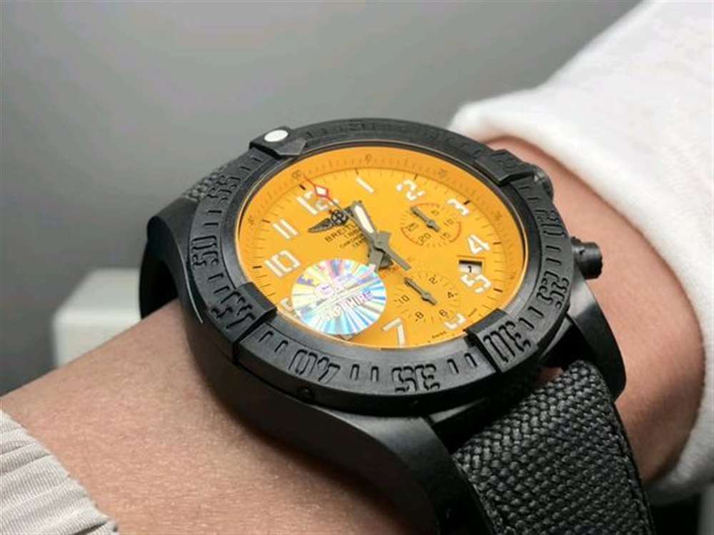 GF厂百年灵复仇者飓风系列计时码表做工评测 第1张