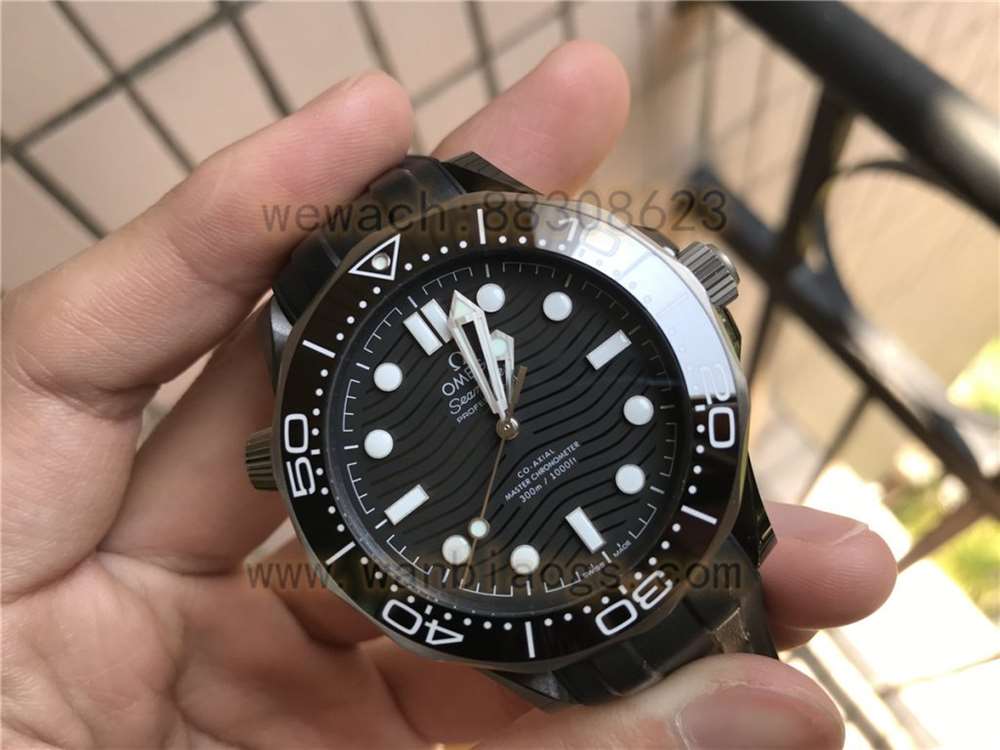 VS厂欧米茄陶瓷海马300黑暗骑士复刻表做工评测-实拍展示 第1张
