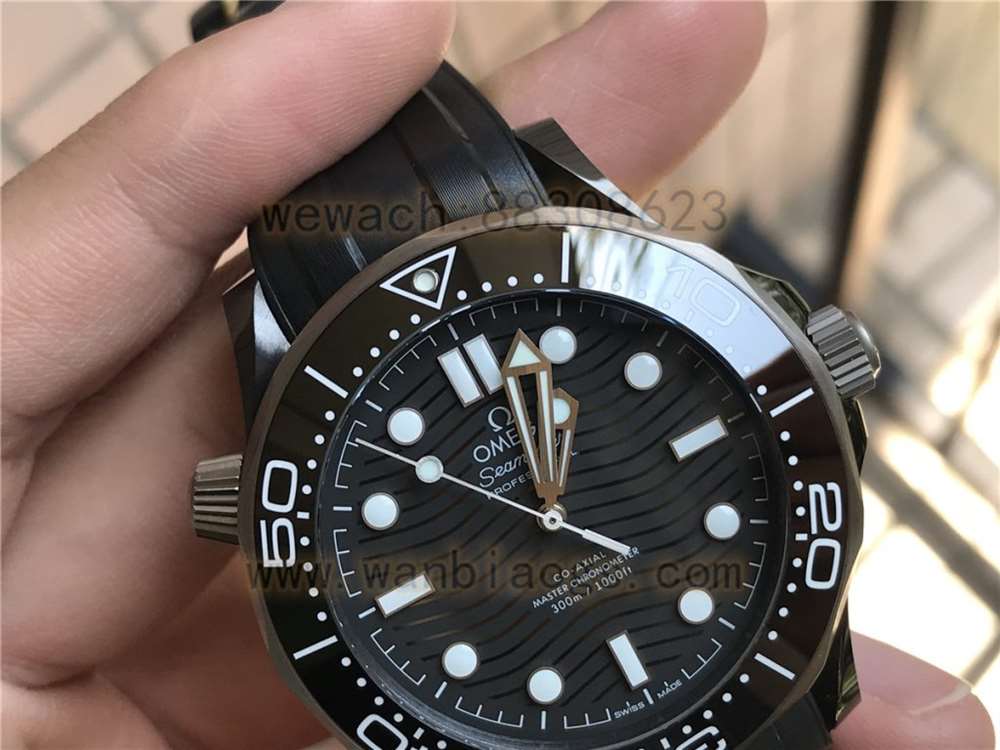 VS厂欧米茄陶瓷海马300黑暗骑士复刻表做工评测-实拍展示 第2张