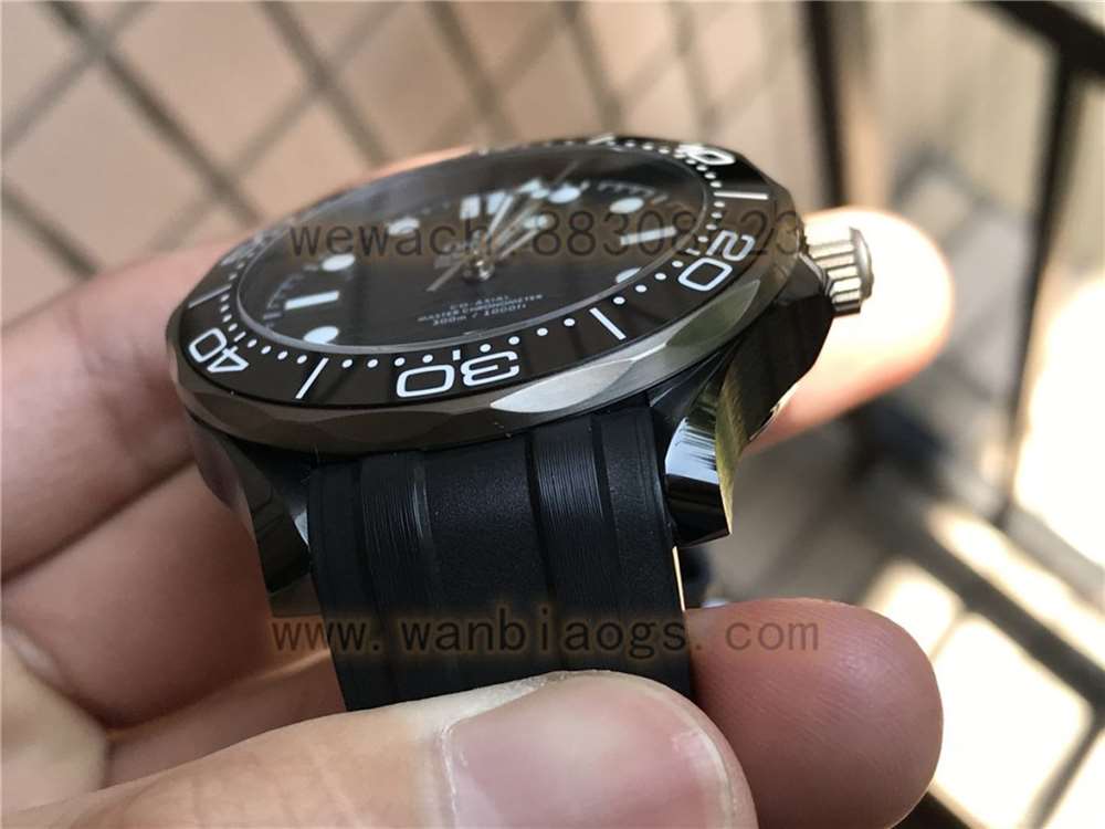 VS厂欧米茄陶瓷海马300黑暗骑士复刻表做工评测-实拍展示 第4张