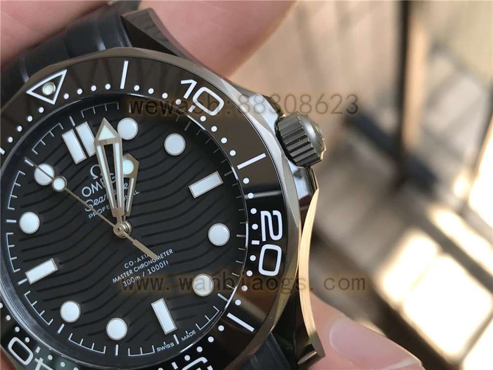 VS厂欧米茄陶瓷海马300黑暗骑士复刻表做工评测-实拍展示 第10张
