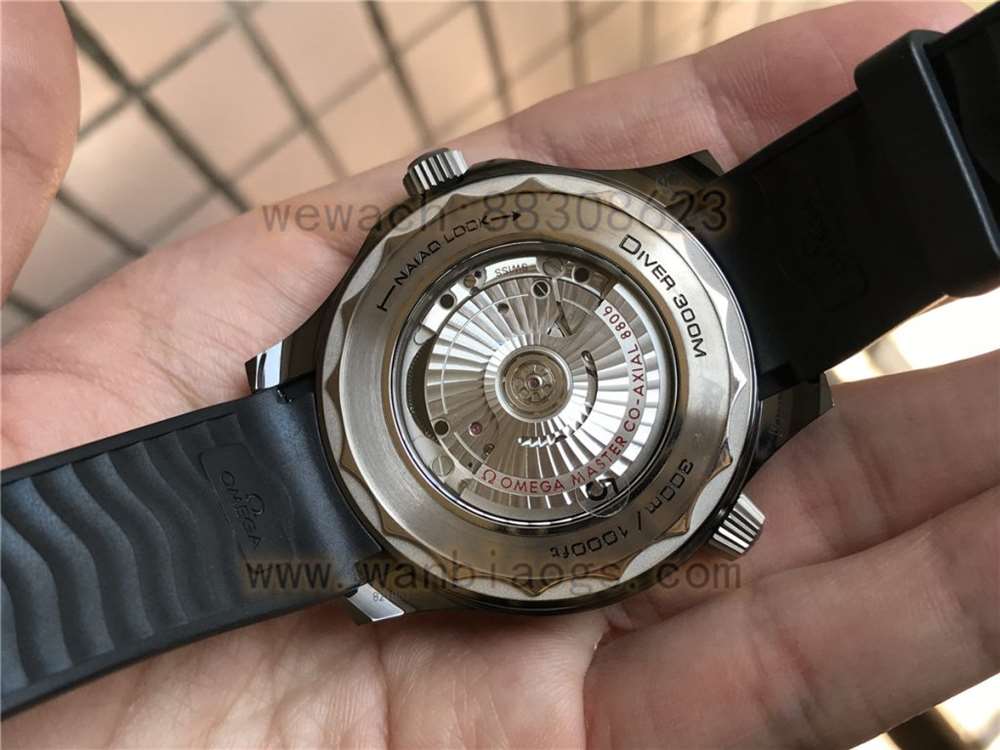 VS厂欧米茄陶瓷海马300黑暗骑士复刻表做工评测-实拍展示 第27张