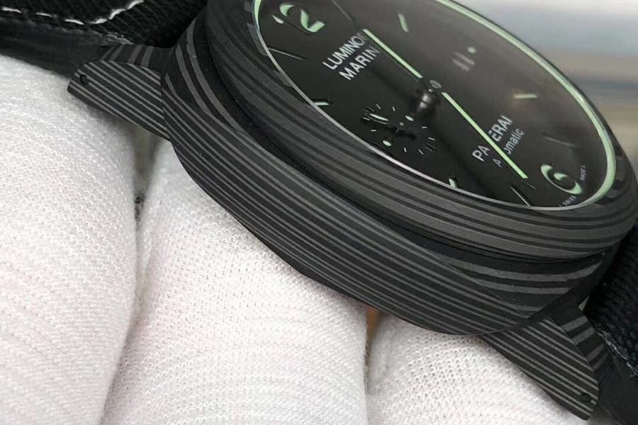 VS厂沛纳海PAM01118碳纤维腕表做工细节评测 第8张